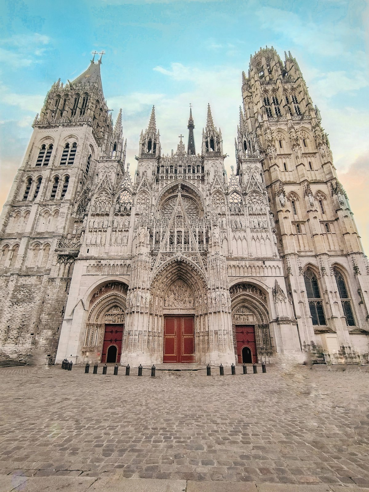Façade gothique de la cathédrale de Rouen